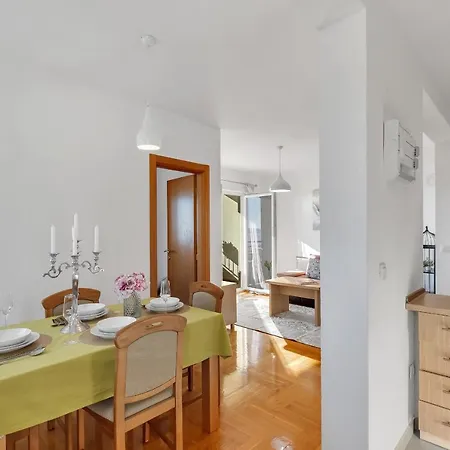 Santric - The Hill * Макарська