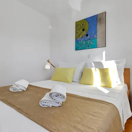 Santric - The Hill Апартаменти