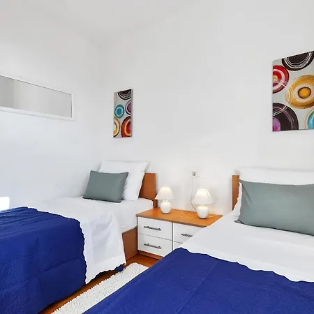 Santric - The Hill Apartment *