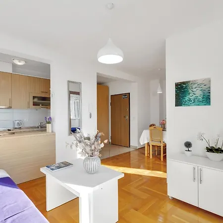 Santric - The Hill Apartment