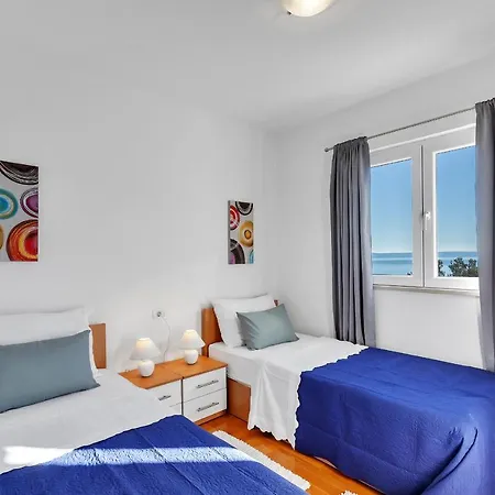 Santric - The Hill Daire *