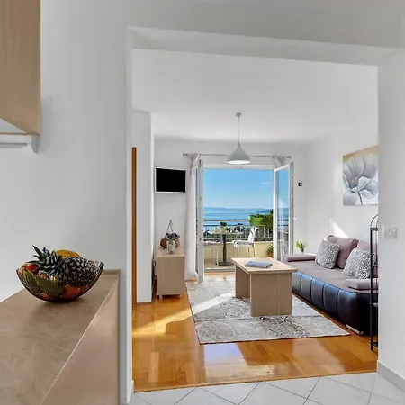 Santric - The Hill Apartment *
