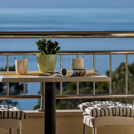 Santric - The Hill Apartment *