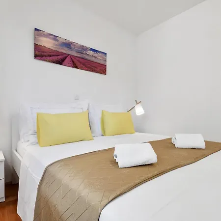 Santric - The Hill Apartment *