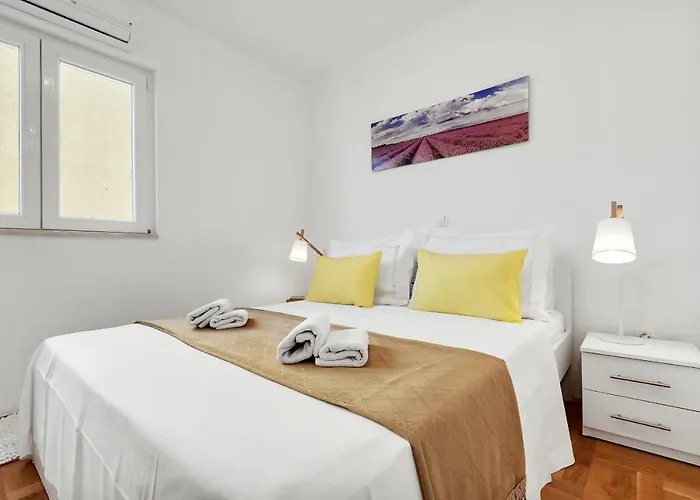 Santric - The Hill *