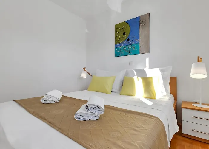 Santric - The Hill Apartman