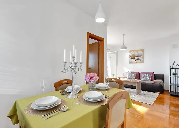 Santric - The Hill Apartman *