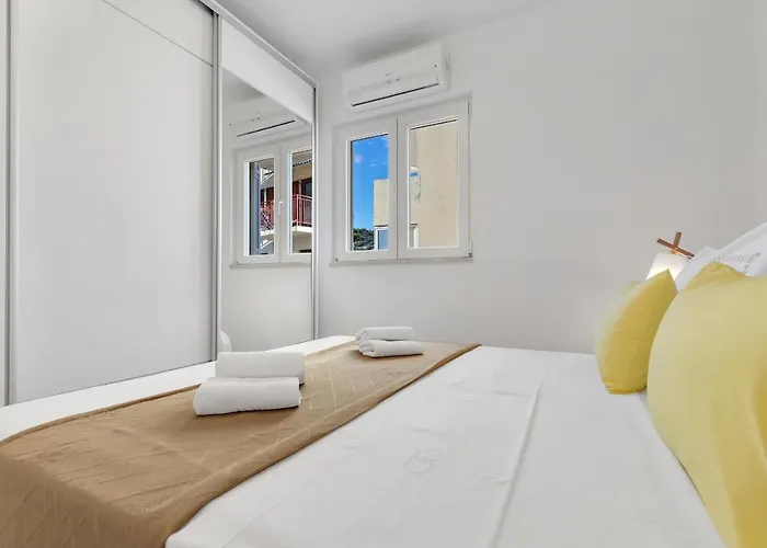 Santric - The Hill Makarska