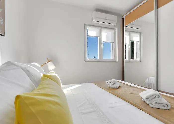 Santric - The Hill Apartman