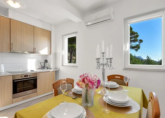 Santric - The Hill Apartman