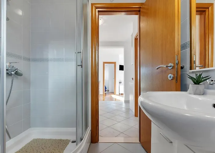 Santric - The Hill Apartman