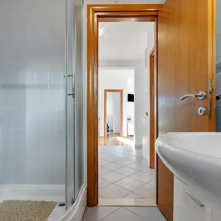 Santric - The Hill Apartment